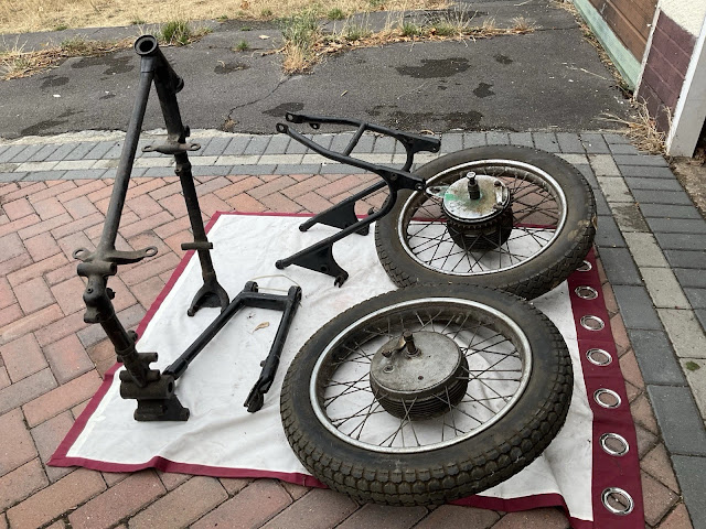 AJS Model 30 – a new bike joins the family